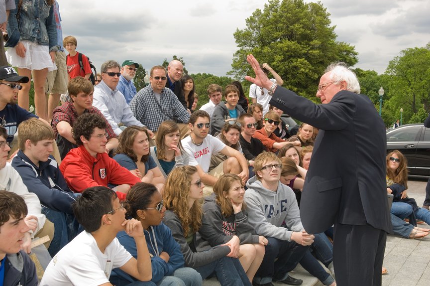 Read more about the article Sanders Welcomes Vermonters to Washington